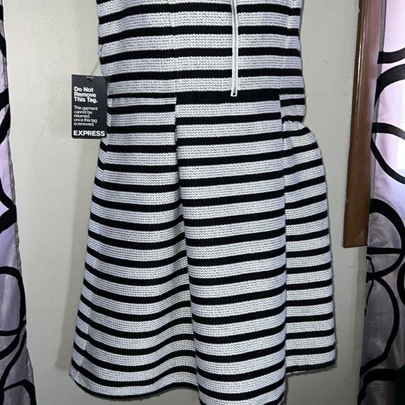 Express Black & White Stripe A Line Dress Size 6 NEW - Picture 3 of 8